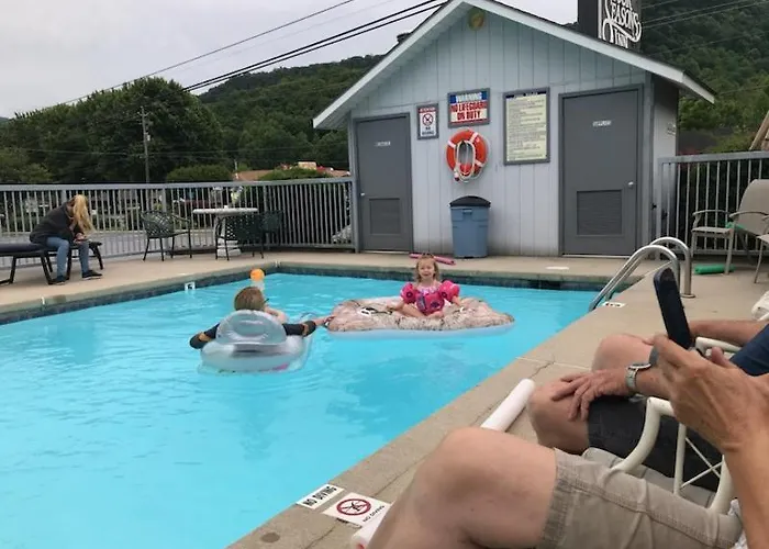 Saluda Motels