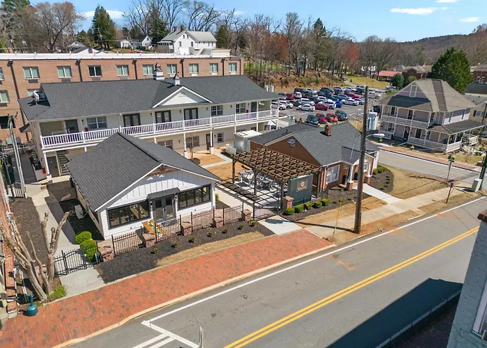 Dahlonega Motels