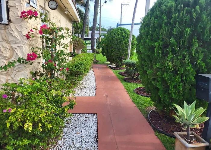 Lantana Motels