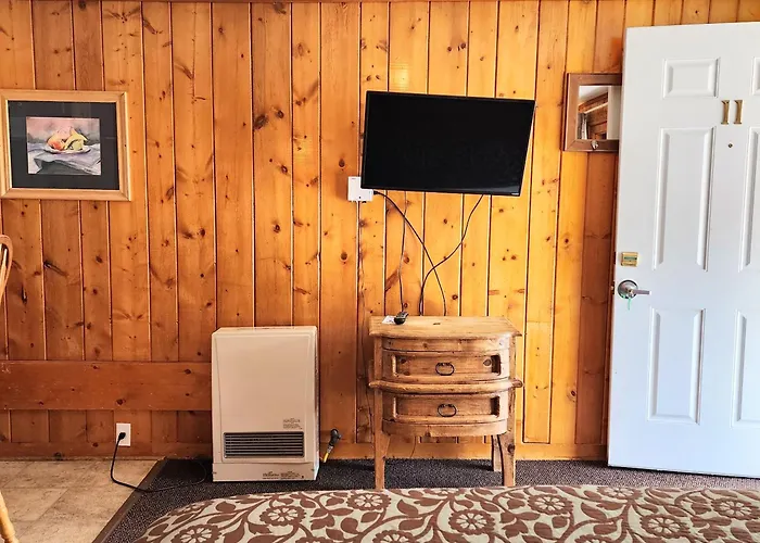 Hot Sulphur Springs Motels