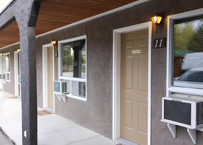 Radium Hot Springs Motels