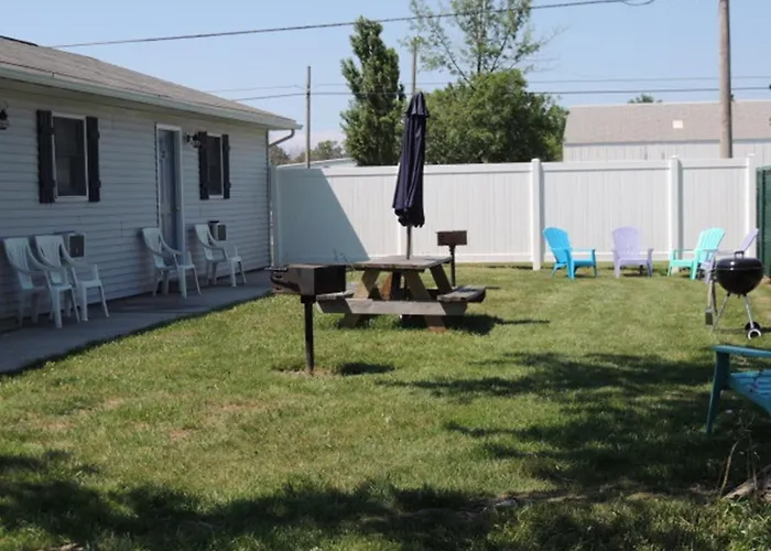 Lorain Motels