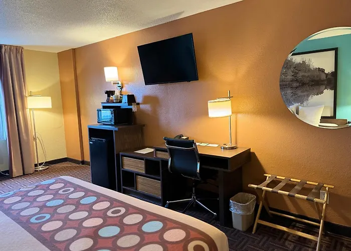 Carmi Motels