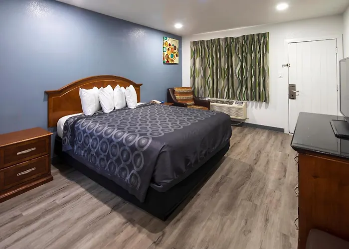 Santa Cruz Motels