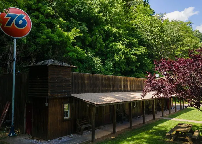 Snowshoe Motels