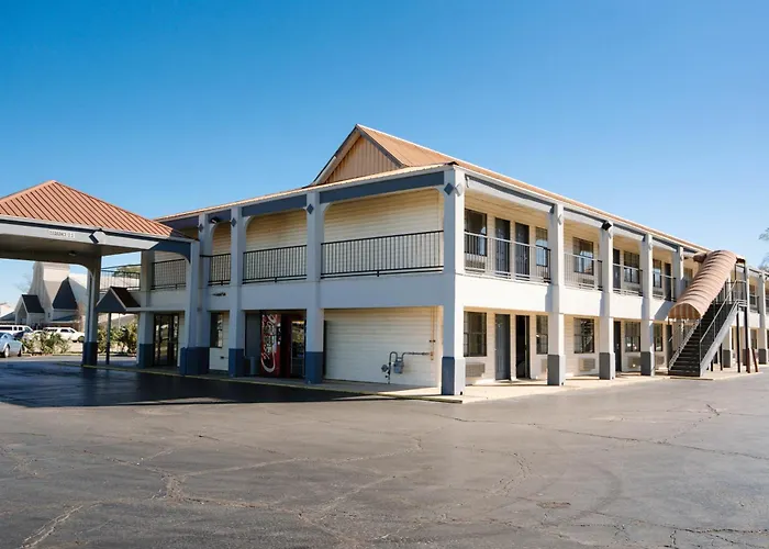 Farmerville Motels