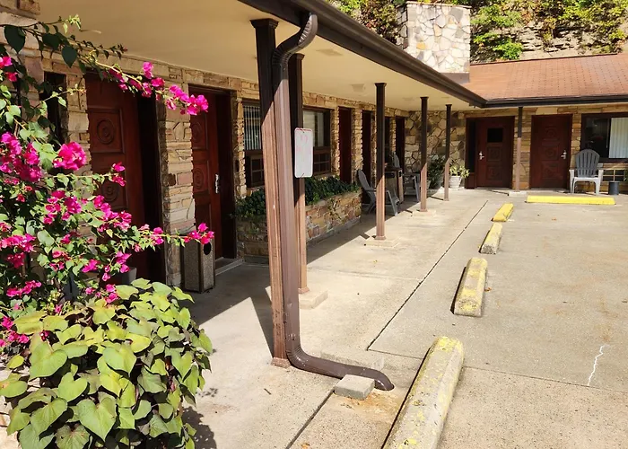 Beaver Falls Motels
