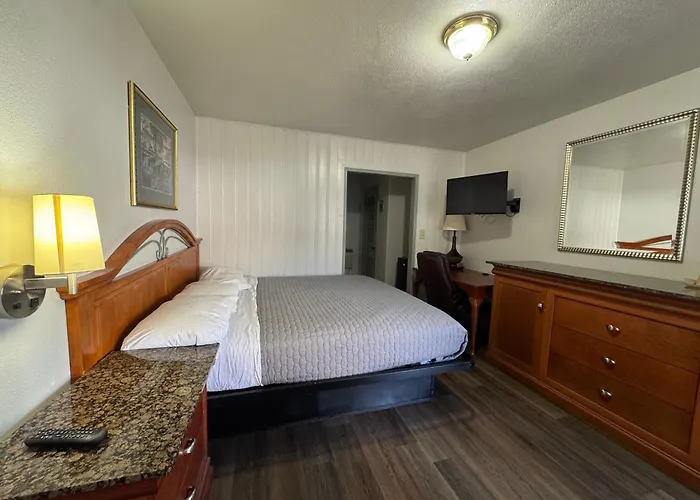 Eustis Motels