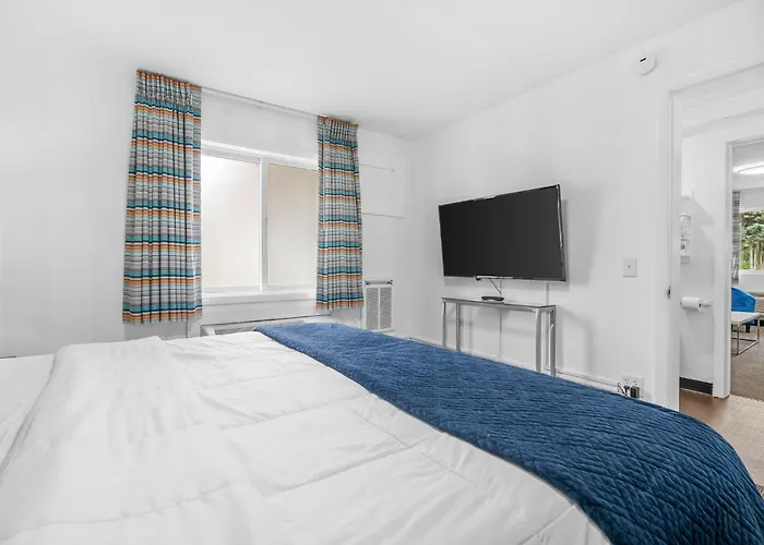 Hudsonville Motels