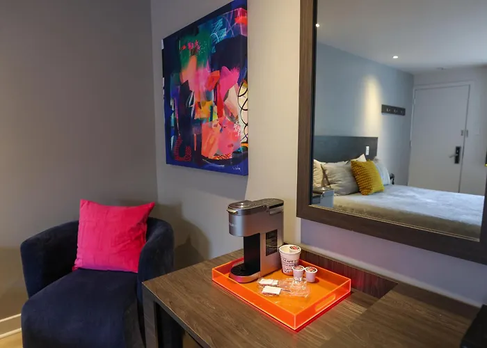 Laval Motels