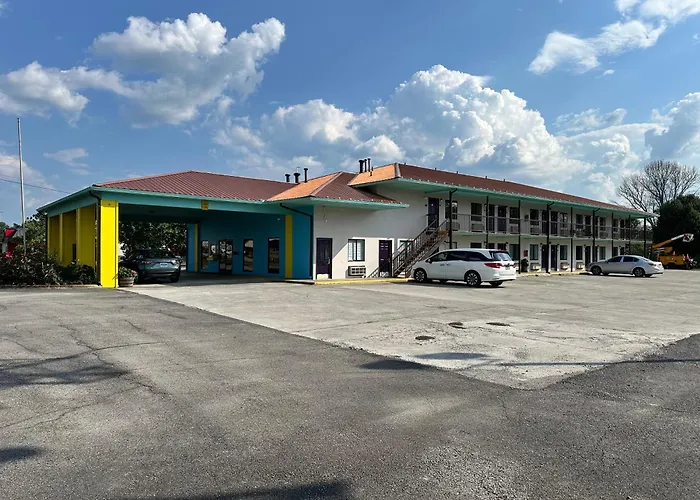 Madisonville Motels