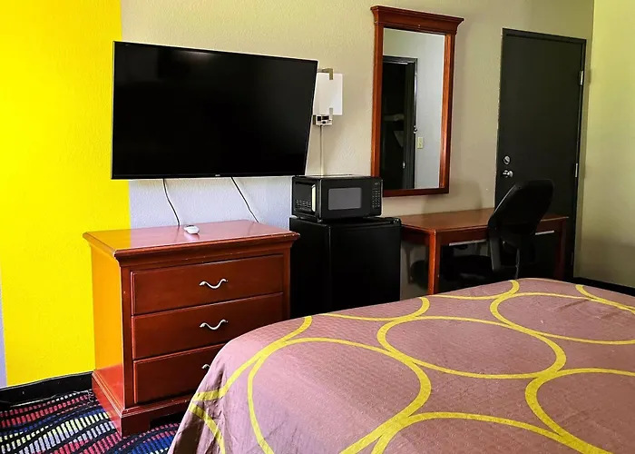 Vincennes Motels