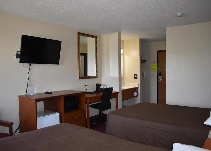 Round Lake Motels