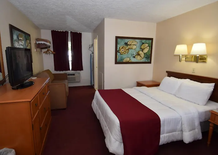 Henderson Harbor Motels