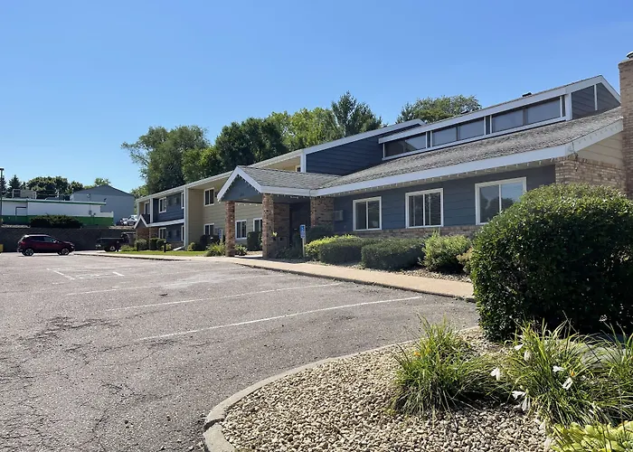 Circle Pines Motels