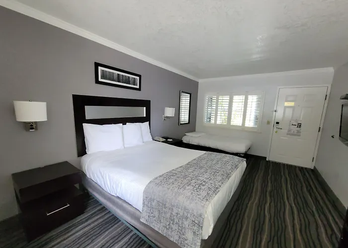 Redwood City Motels