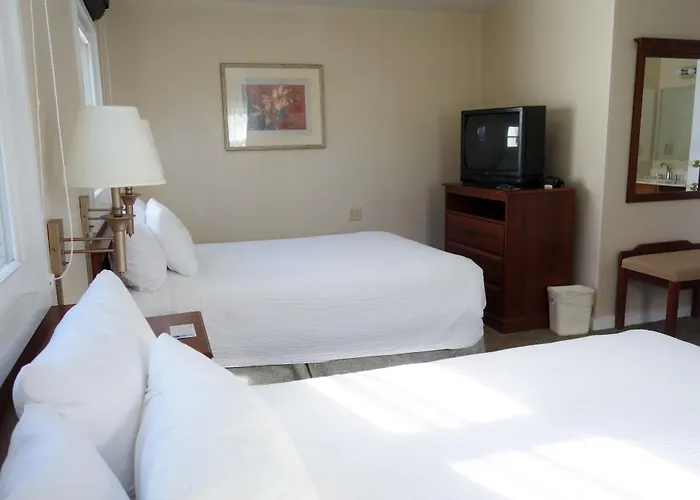 New Hartford Motels