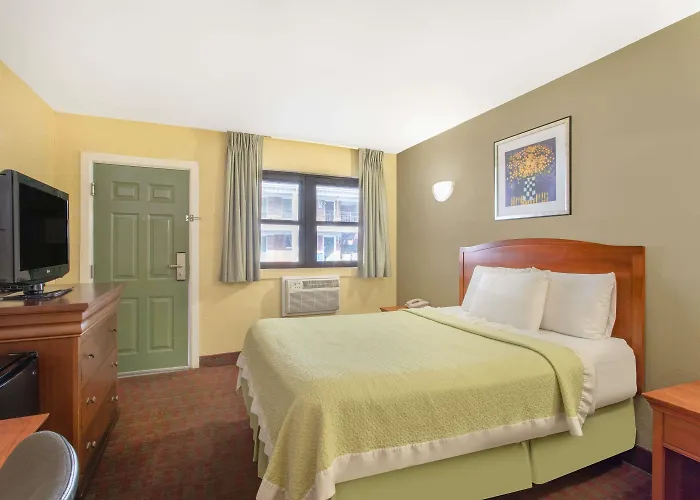 Elmsford Motels