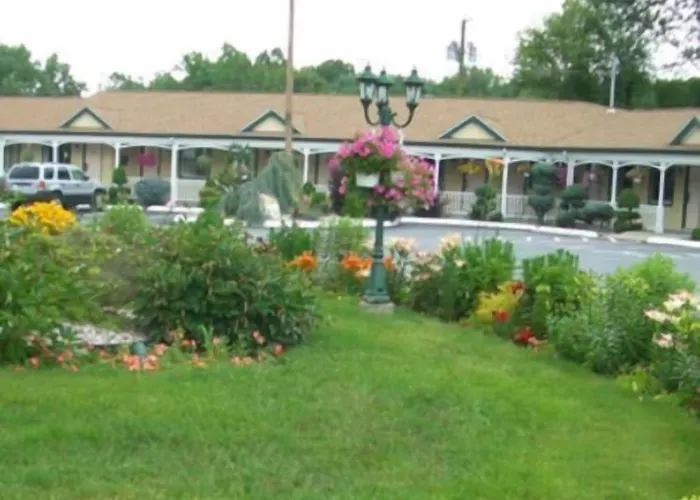 Mastic Motels