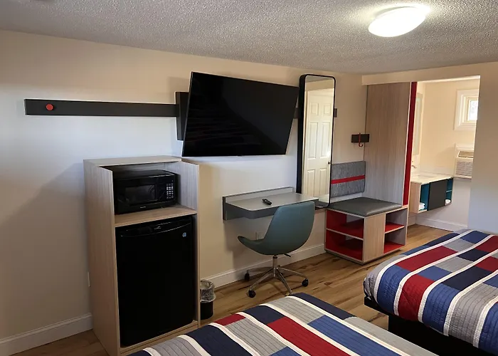 Dayville Motels