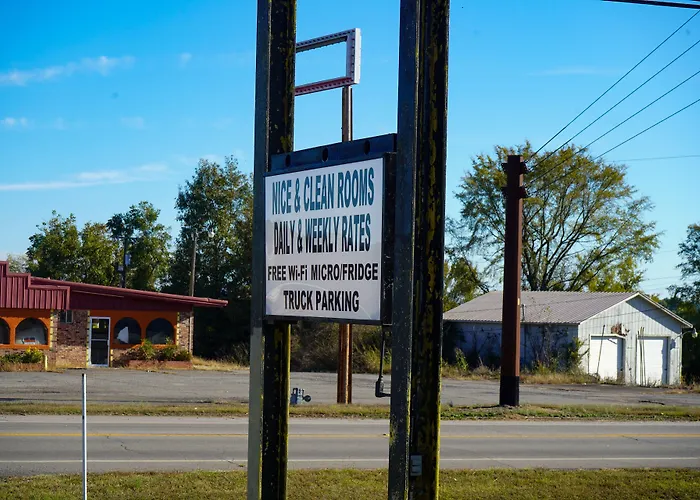 Clarksville Motels