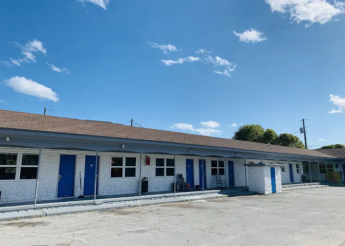 Cedar Island Motels