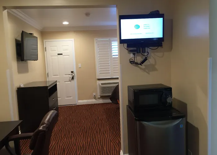 Menlo Park Motels