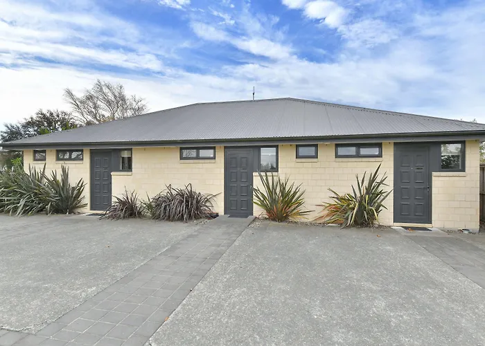 Woodend Motels