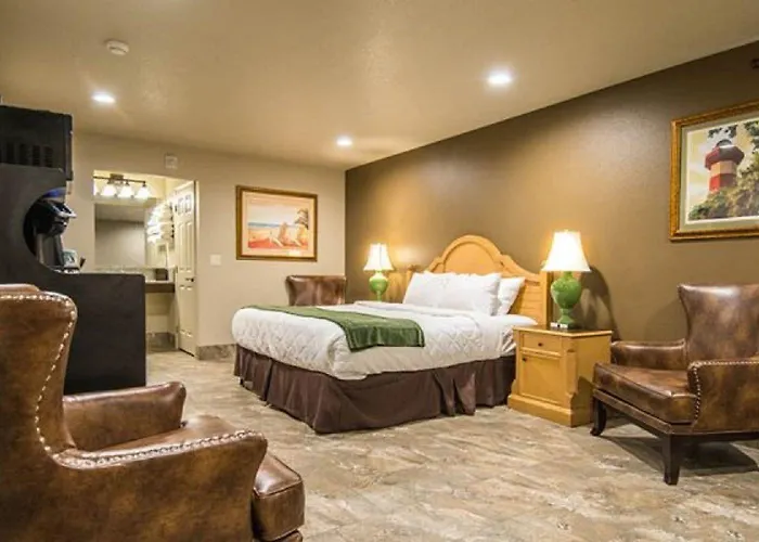 Groveland Motels