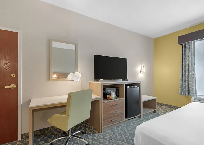 Clermont Motels