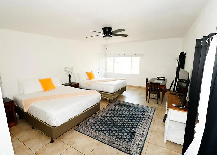 Lindsay Motels