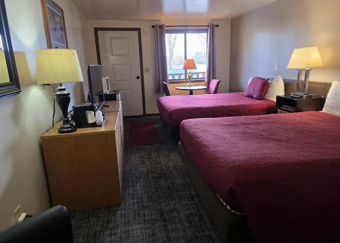 Three Lakes Motels