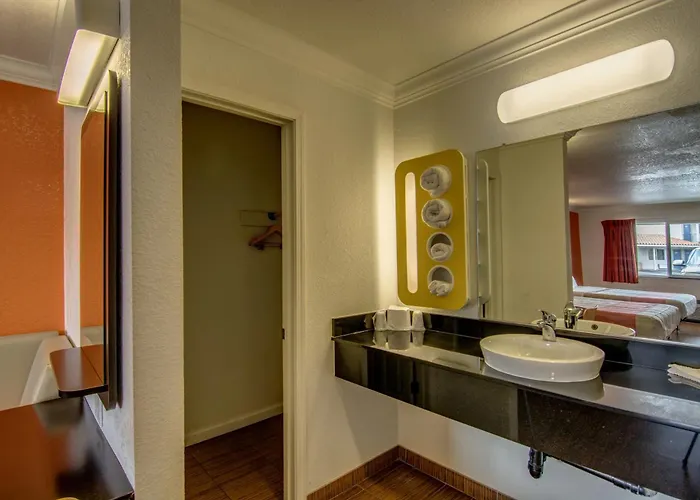 Manteca Motels