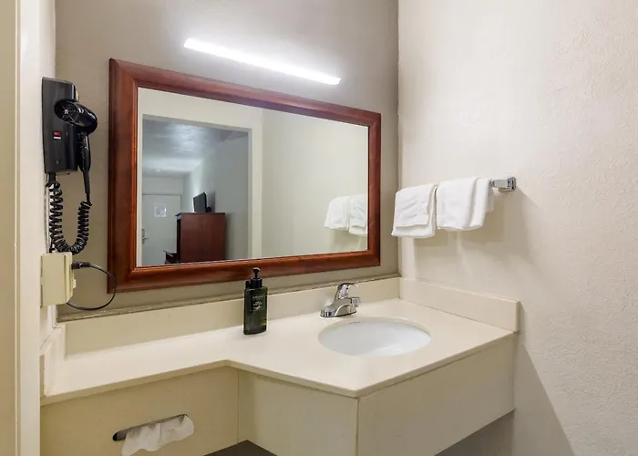 Attleboro Motels
