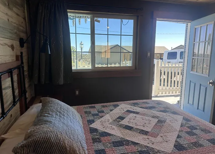 Twin Bridges Motels