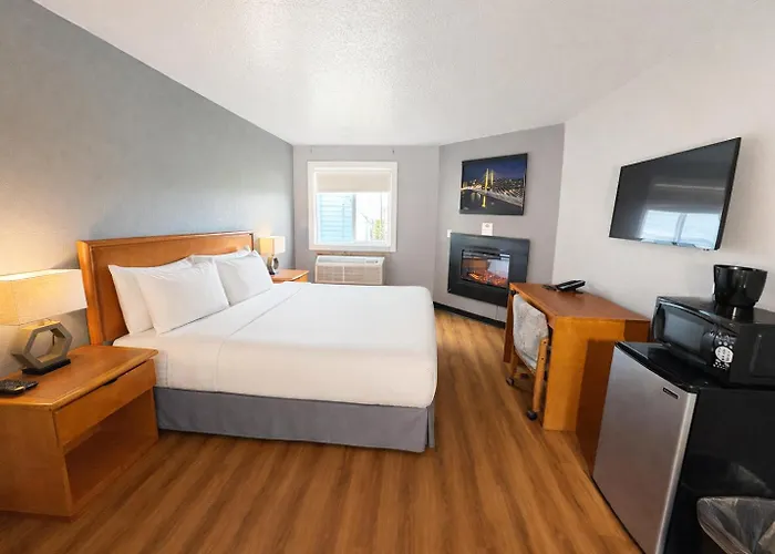 Clackamas Motels