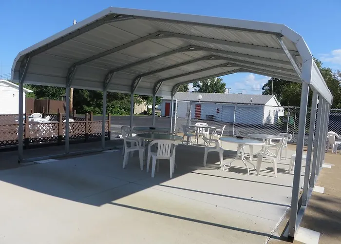 North Olmsted Motels
