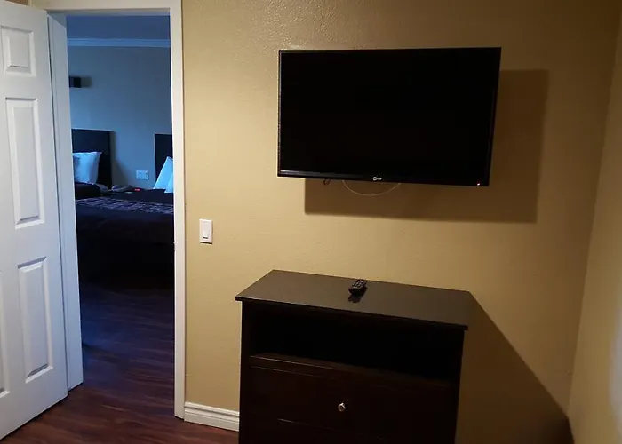 Crestline Motels