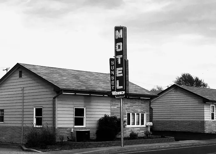 Brentwood Motels