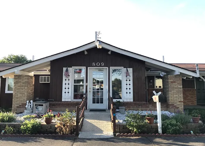 New Glarus Motels