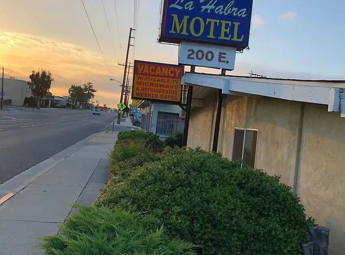 La Habra Motels