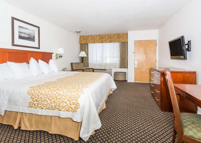 Pine Bluffs Motels
