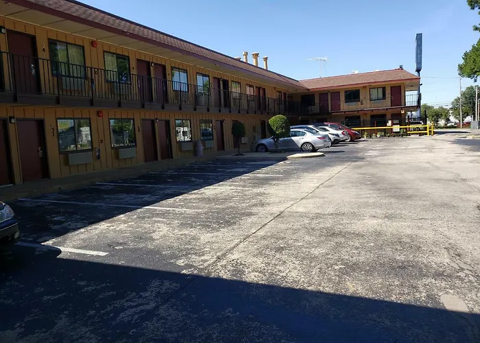 Collierville Motels